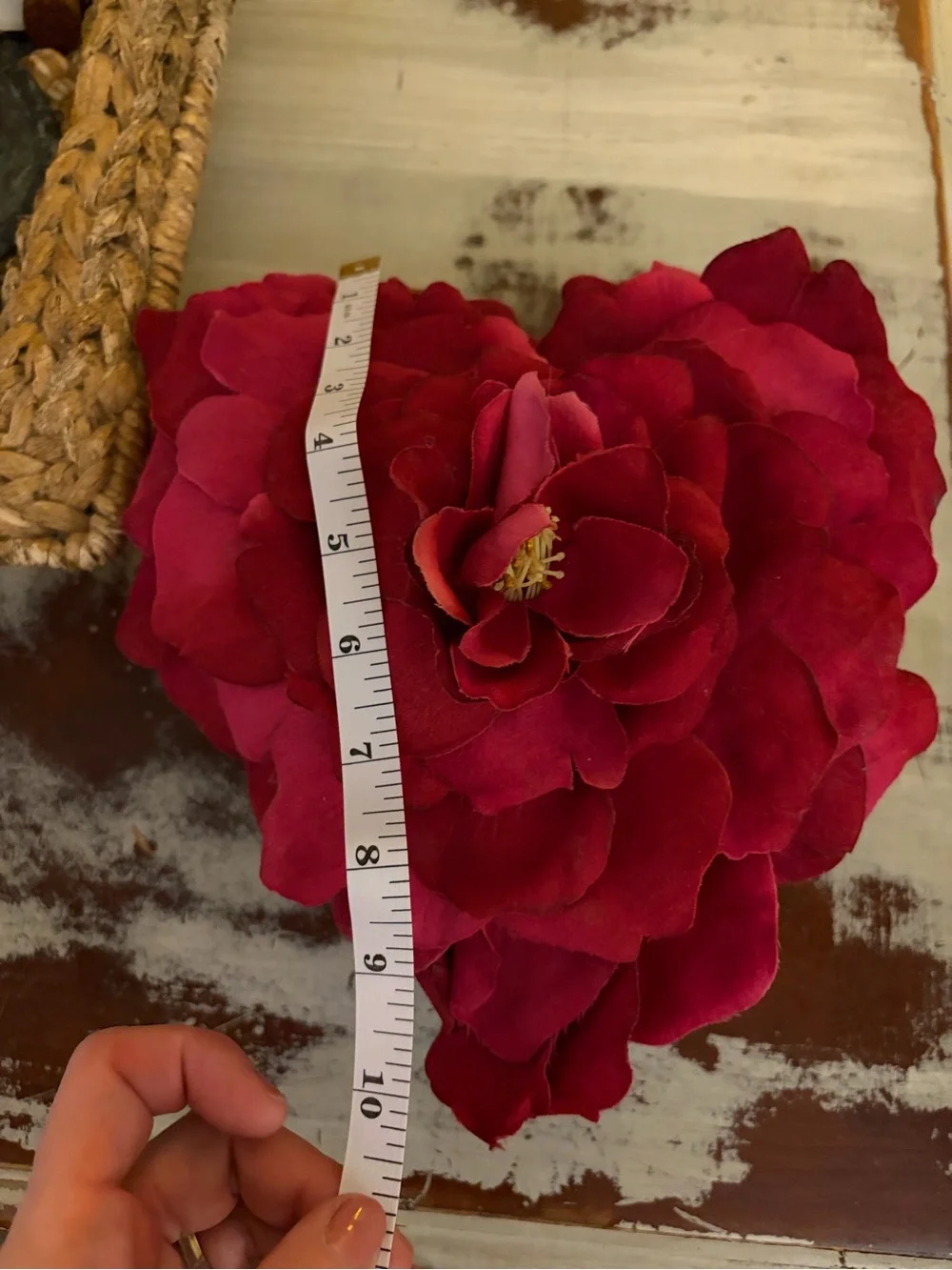 EUC Bella Rosa Luxury Red Heart-Shaped Silk Flower Accent by Touch of Class